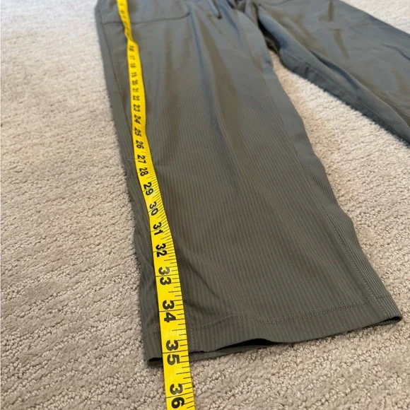 Women’s Lululemon Olive Green Casual Capris - Picture 2 of 5